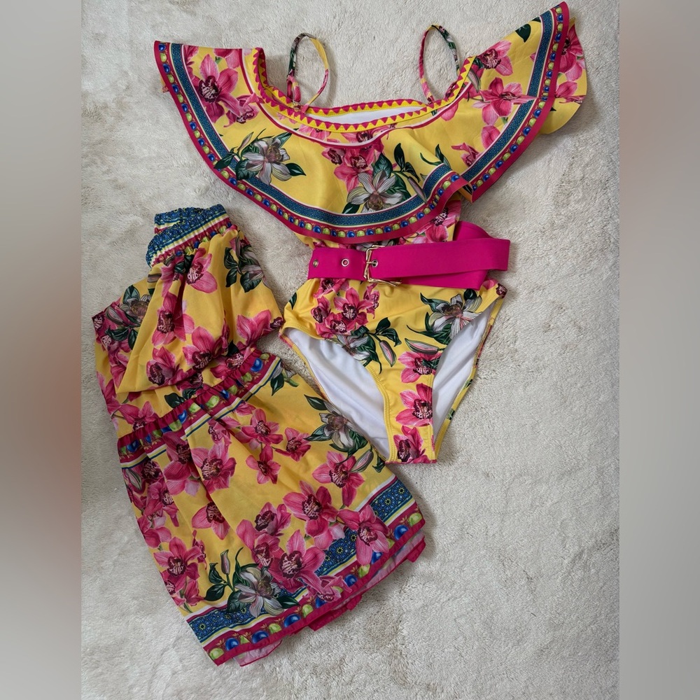 ‼️⚠️Gorgeous Floral Yellow Swimsuit set ‼️⚠️